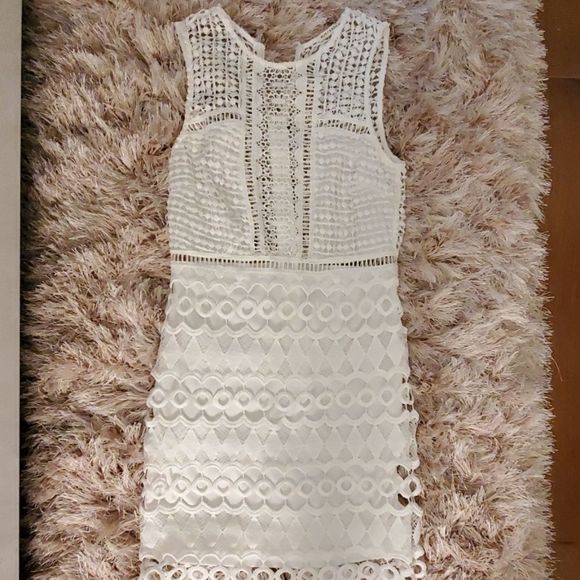 White dress size small - Picture 3 of 4